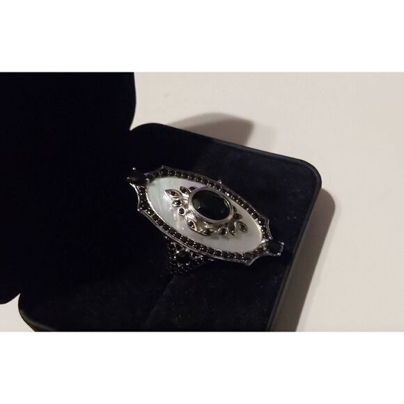 Stunning 3Ct. Mother of Pearl & Black Spinel Gemstone Victorian Design Ring Sz 8 - Picture 2 of 7